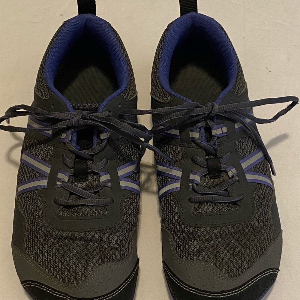 Xero ladies sneakers sz. 9. Gray/purple. Barefoot